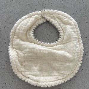 Newborn Zara bib